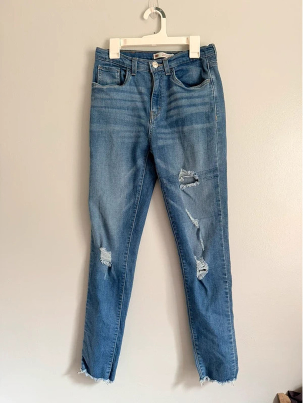 Levi’s 720 juniors High Rise Super Skinny Distressed Jeans Size 16